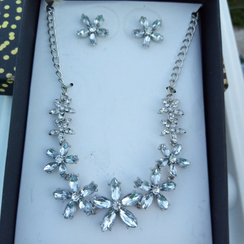 🌈NEW, Necklace 📿& earring set🌹 Sparkly